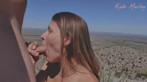 Sesso orale all'aperto in cima a una montagna mentre si fa escursionismo con Kate Marley Sesso orale all'aperto in cima a una montagna mentre si fa escursionismo con Kate Marley