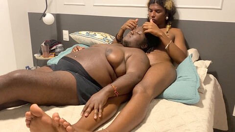 La amateur trans Indecentxposure da una excelente felación y abraza después