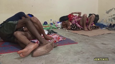 Erstmalige Nachbarn und die Tochter des Nachbarn schließen sich für einen heißen und sexy Dreier zusammen Erstmalige Nachbarn und die Tochter des Nachbarn schließen sich für einen heißen und sexy Dreier zusammen