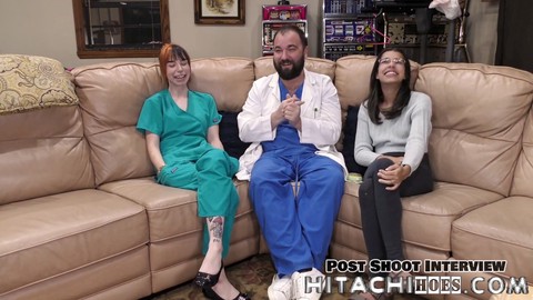 Examen médico en POV con una varita mágica y placer de vibrador