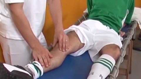 Injured football player receives steamy oral pleasure from his teammate