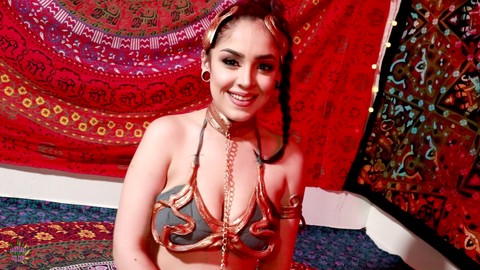 Curvy cosplayer Daisy Dabs celebrates May the 4th as slave Leia with a messy deepthroat