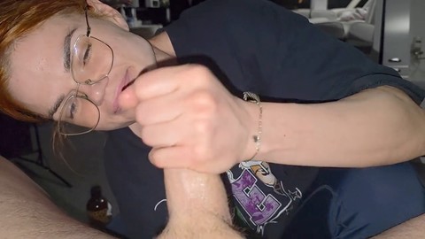 Primer plano de un blowjob ASMR de la linda pelirroja Lutost Primer plano de un blowjob ASMR de la linda pelirroja Lutost